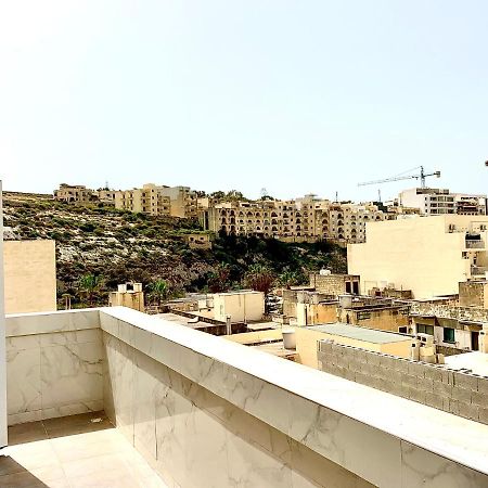 Private Bedroom With Balcony In A Shared Apartment At The Bay Of Xlendi Εξωτερικό φωτογραφία