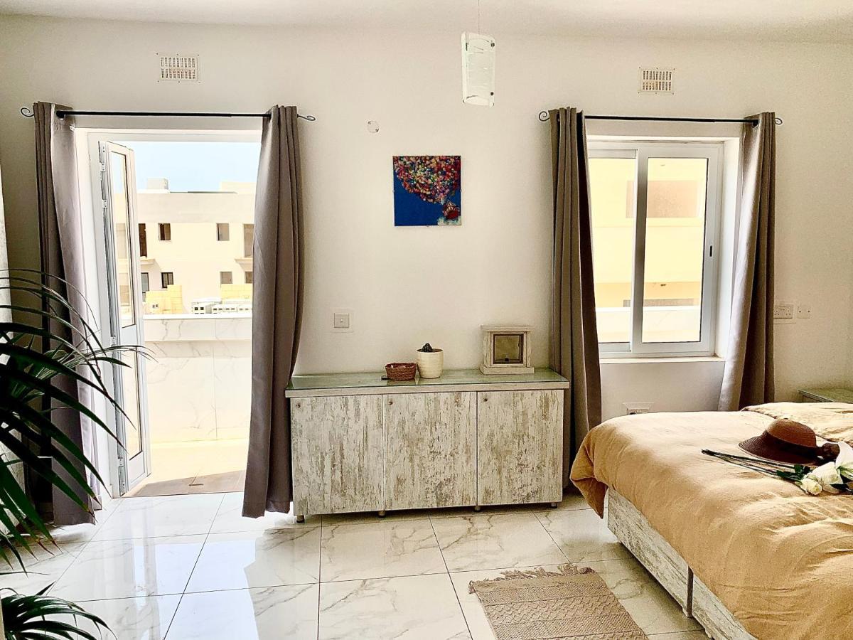Private Bedroom With Balcony In A Shared Apartment At The Bay Of Xlendi Εξωτερικό φωτογραφία